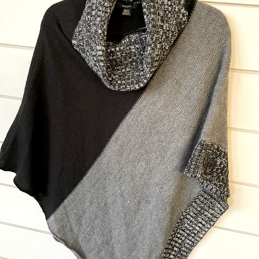 Majora one size poncho
